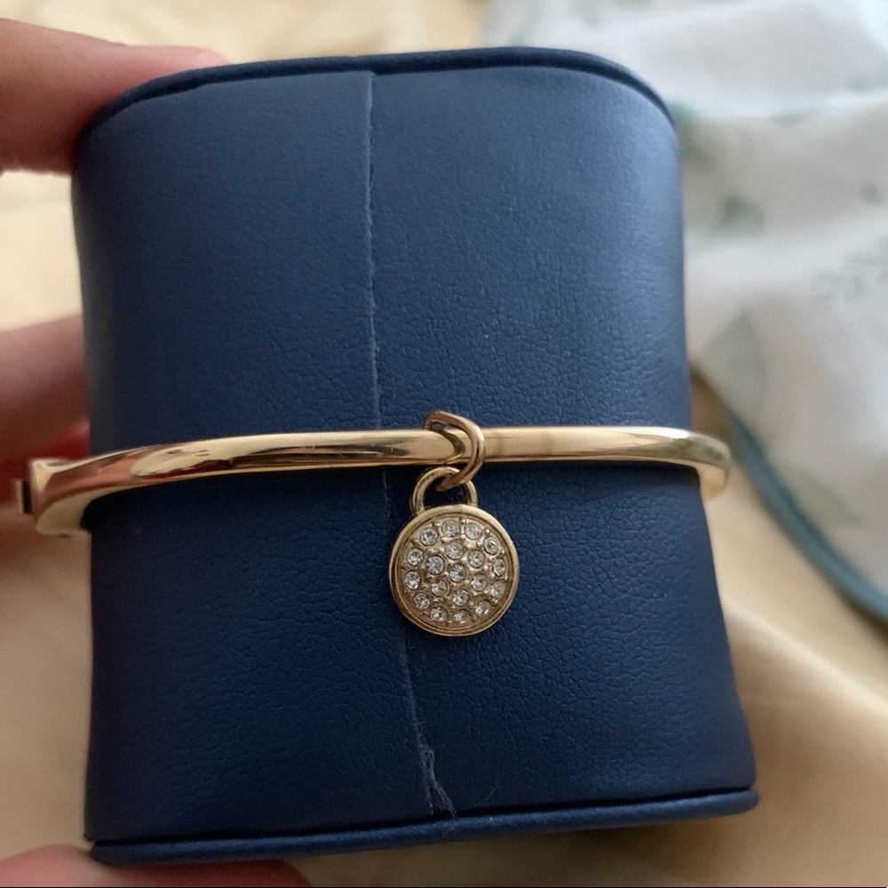 Circle Pendant Gold Clasp Bracelet
